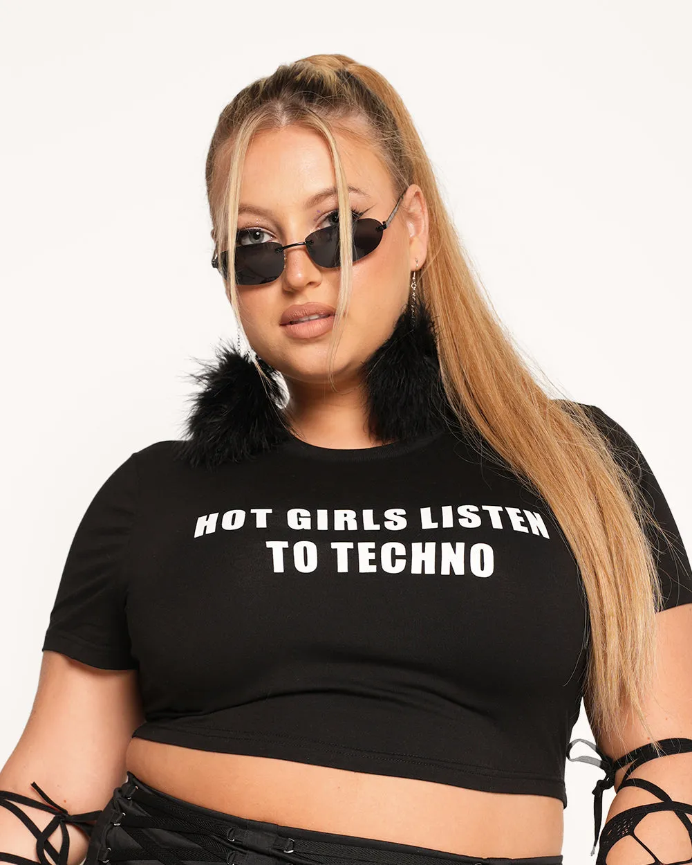 Hot Girls Listen to Techno Cropped Baby Tee