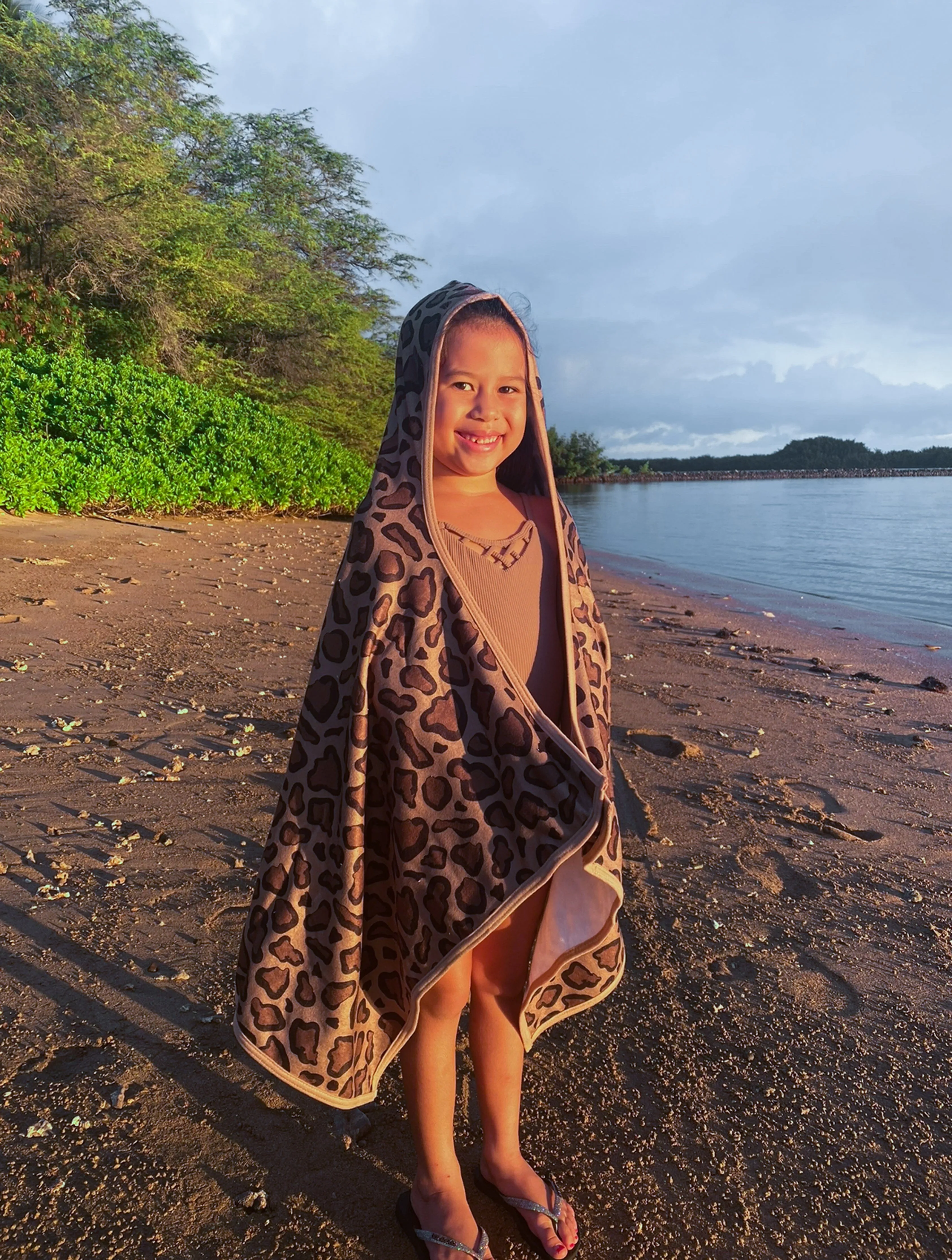 KEIKI PONCHO BROWN ISLANDS TOWEL