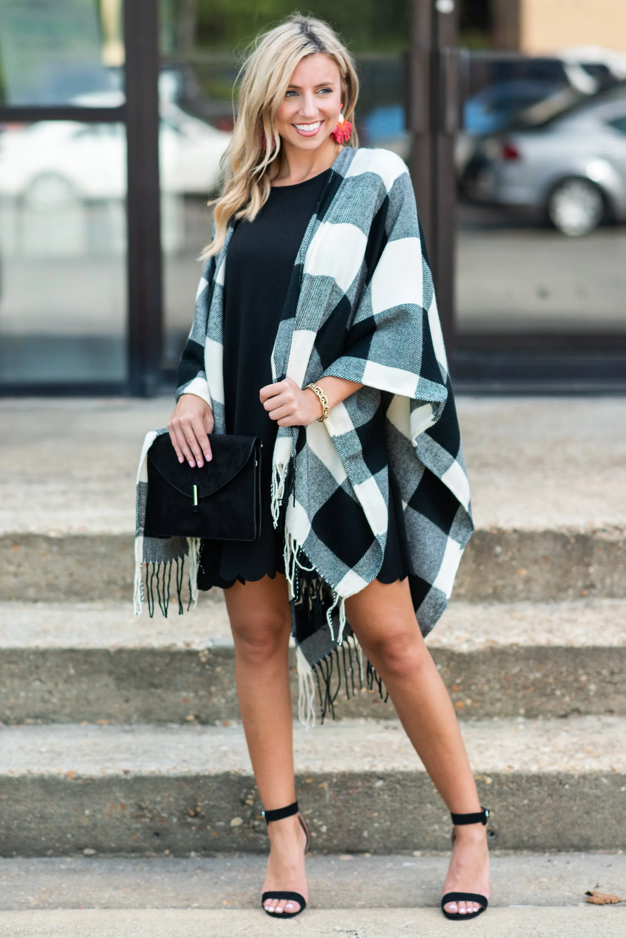 Lost In Love White-Black Plaid Shawl