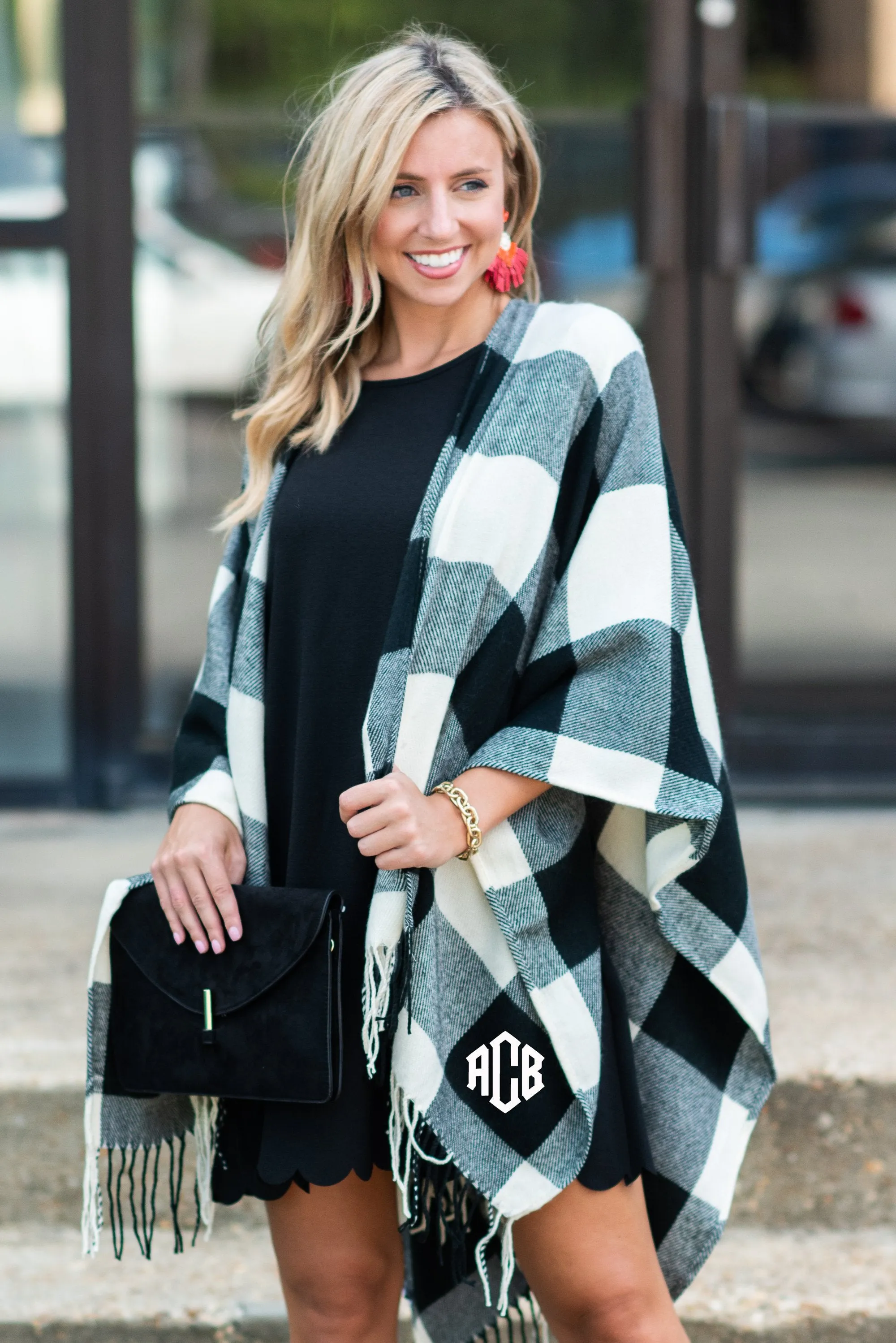 Lost In Love White-Black Plaid Shawl