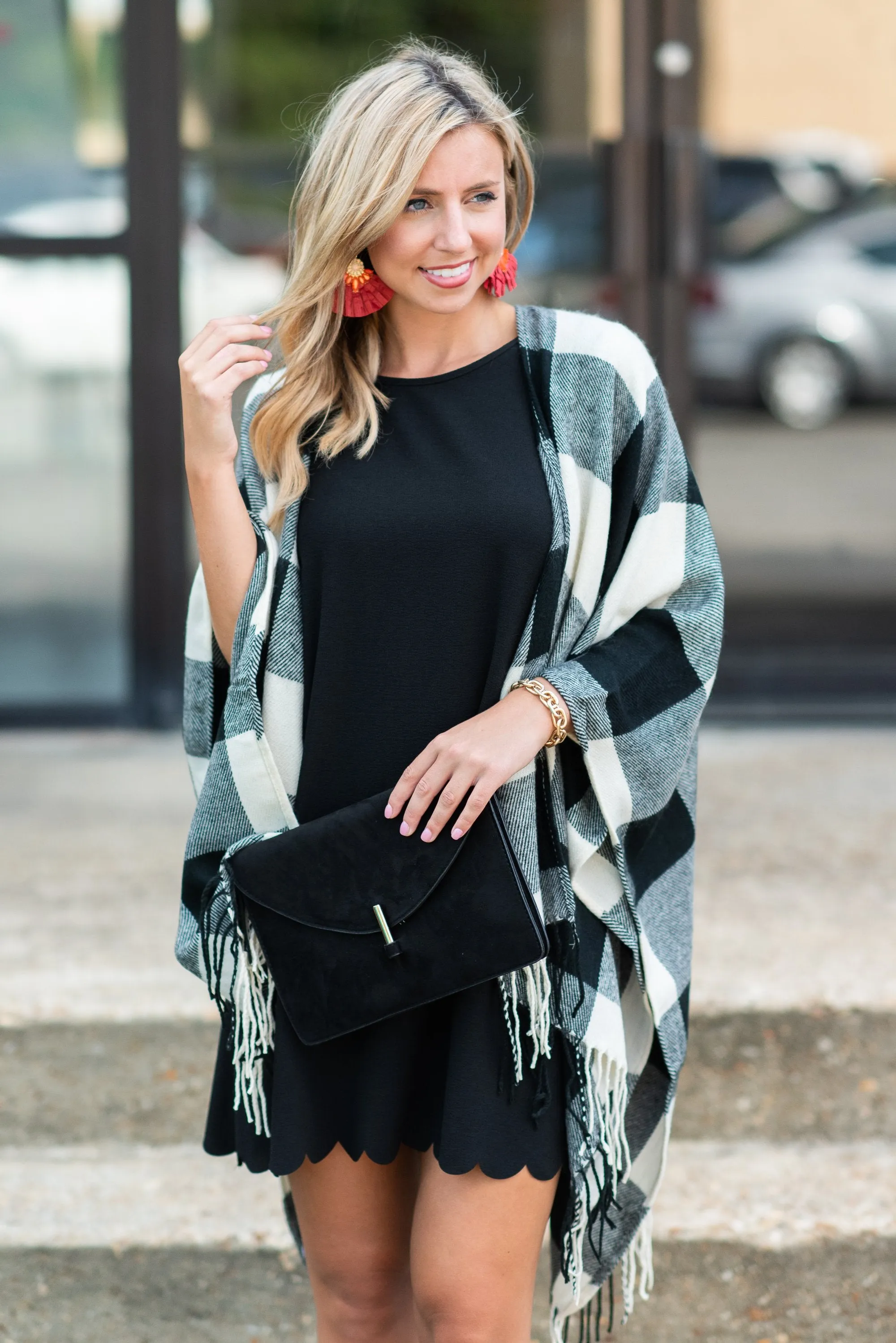 Lost In Love White-Black Plaid Shawl