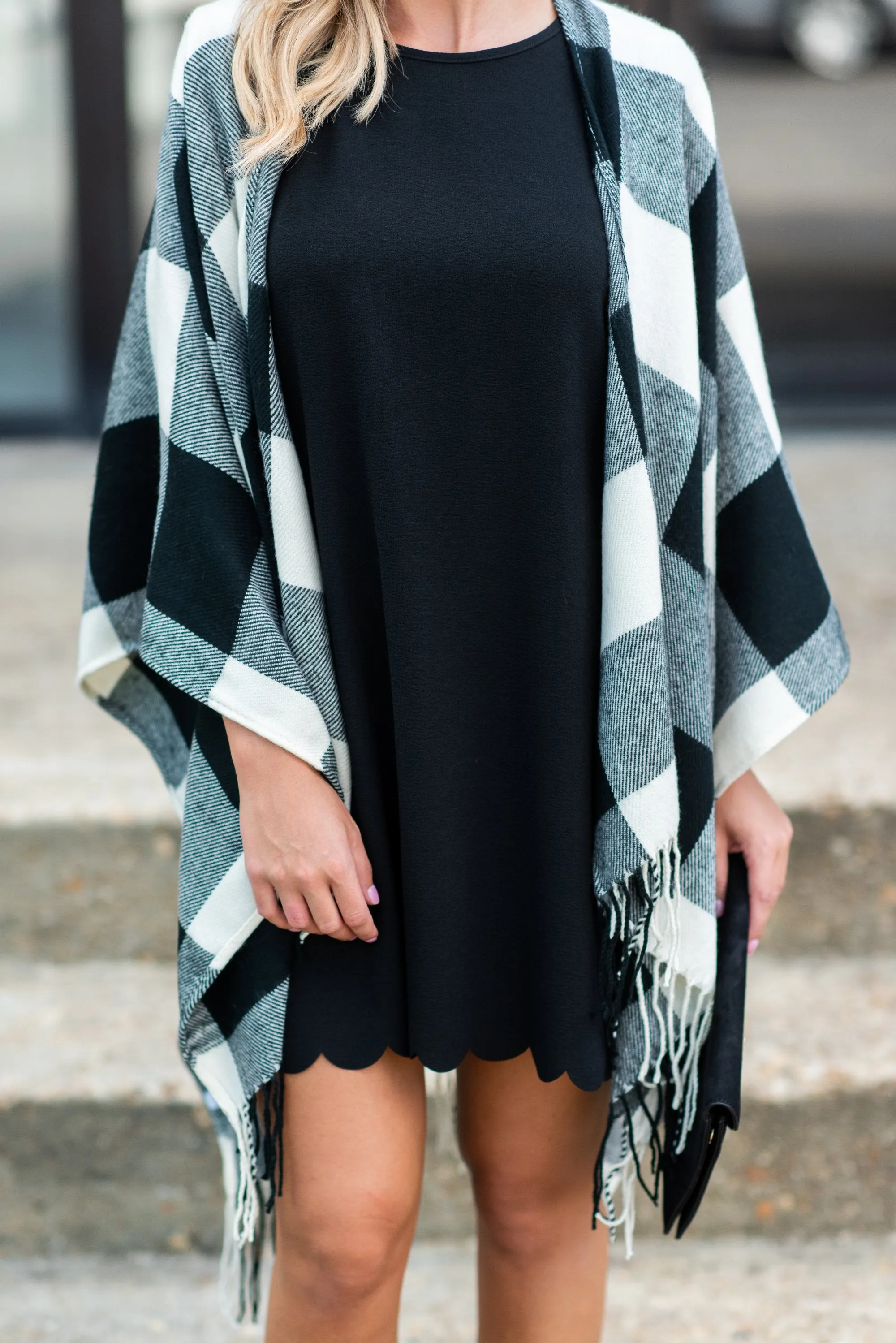 Lost In Love White-Black Plaid Shawl