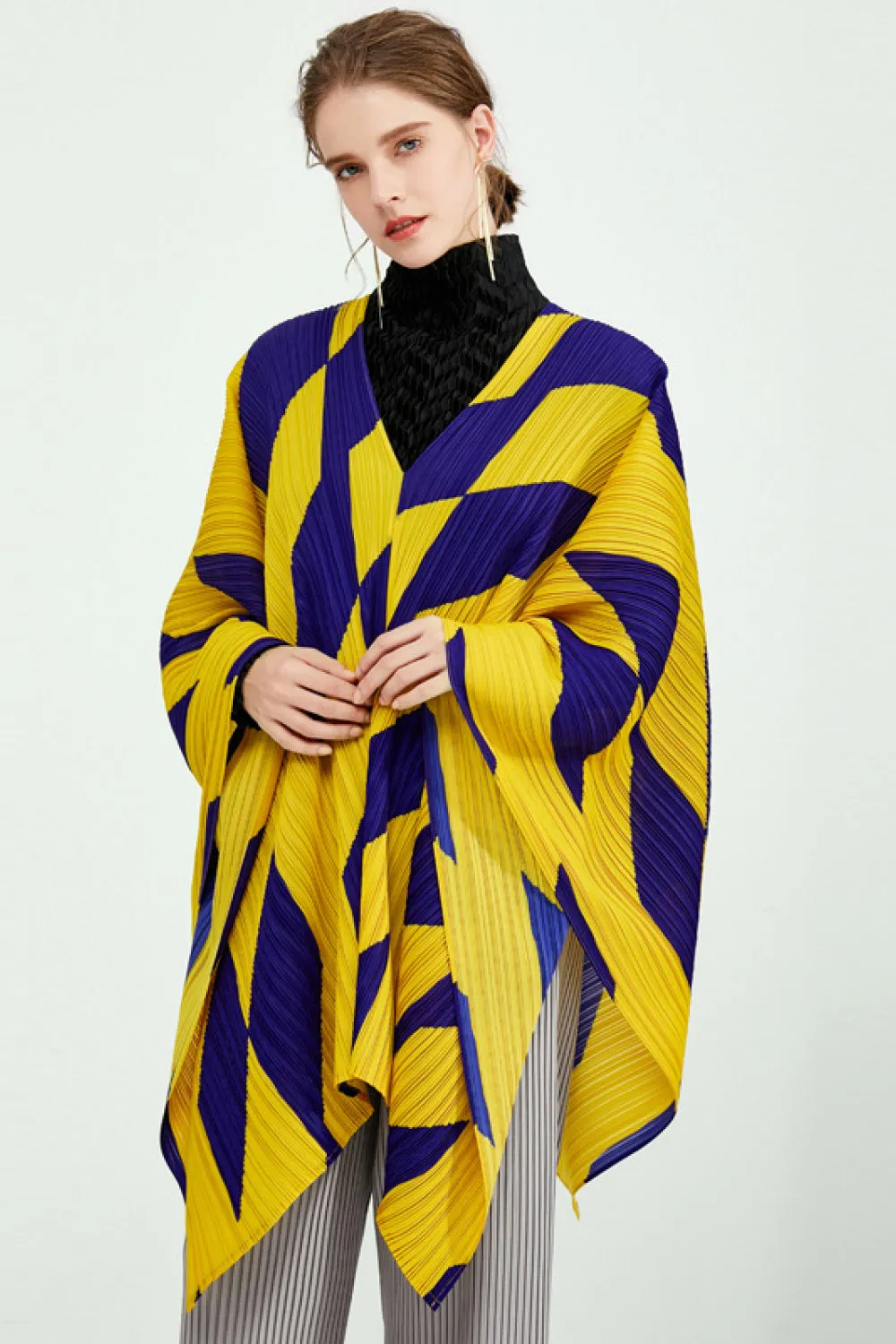 Two-Tone Accordion Pleated Slit V-Neck Poncho